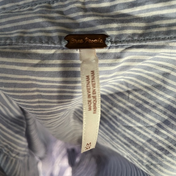 Free People button up. Tie back. Medium. - Picture 6 of 6